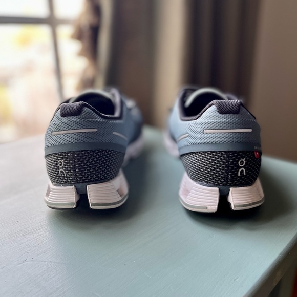 OnCloud Sneakers - Picture 4 of 4